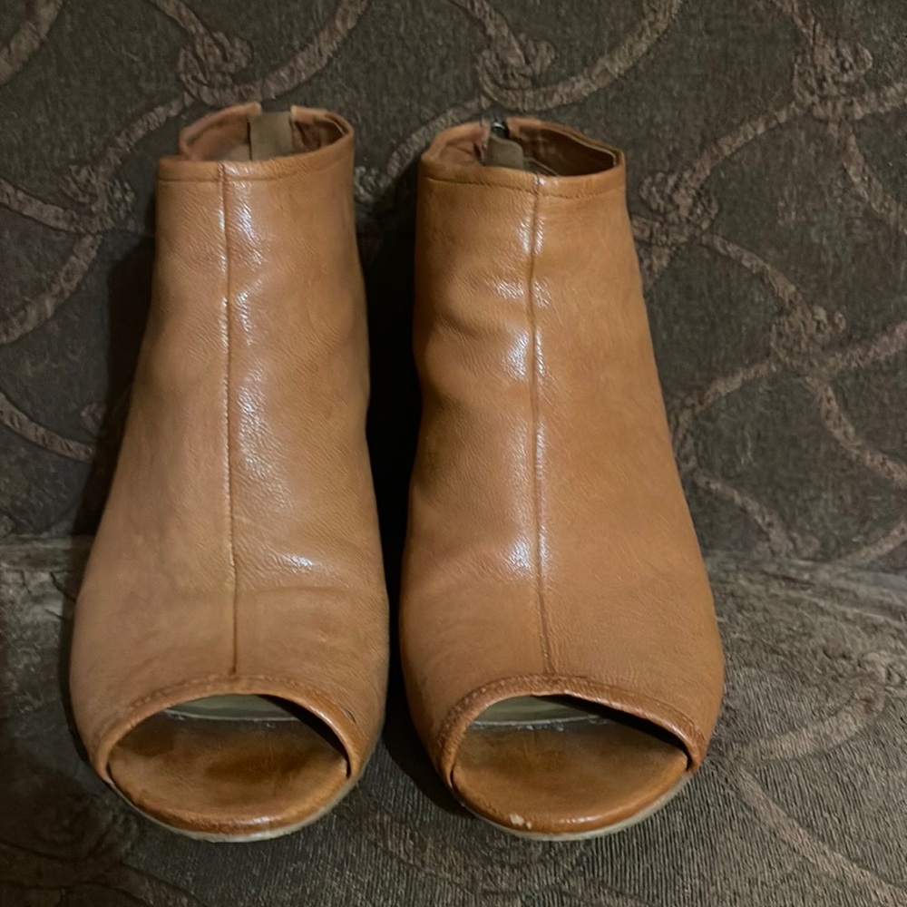 Women’s size 10 booties